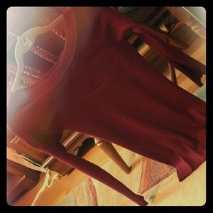 Maroon 3/4 sleeve sweater